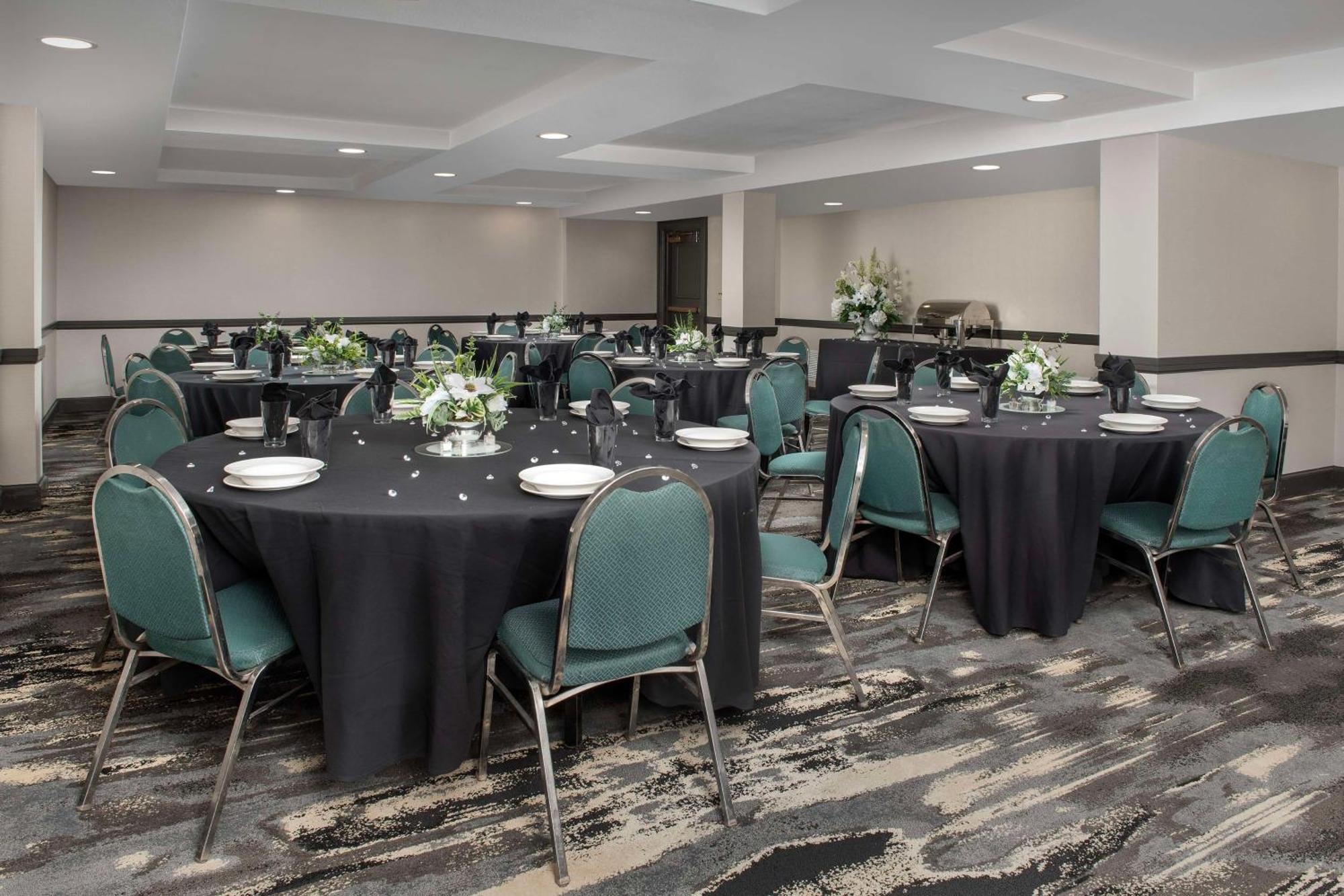 Embassy Suites Winston-Salem Zewnętrze zdjęcie