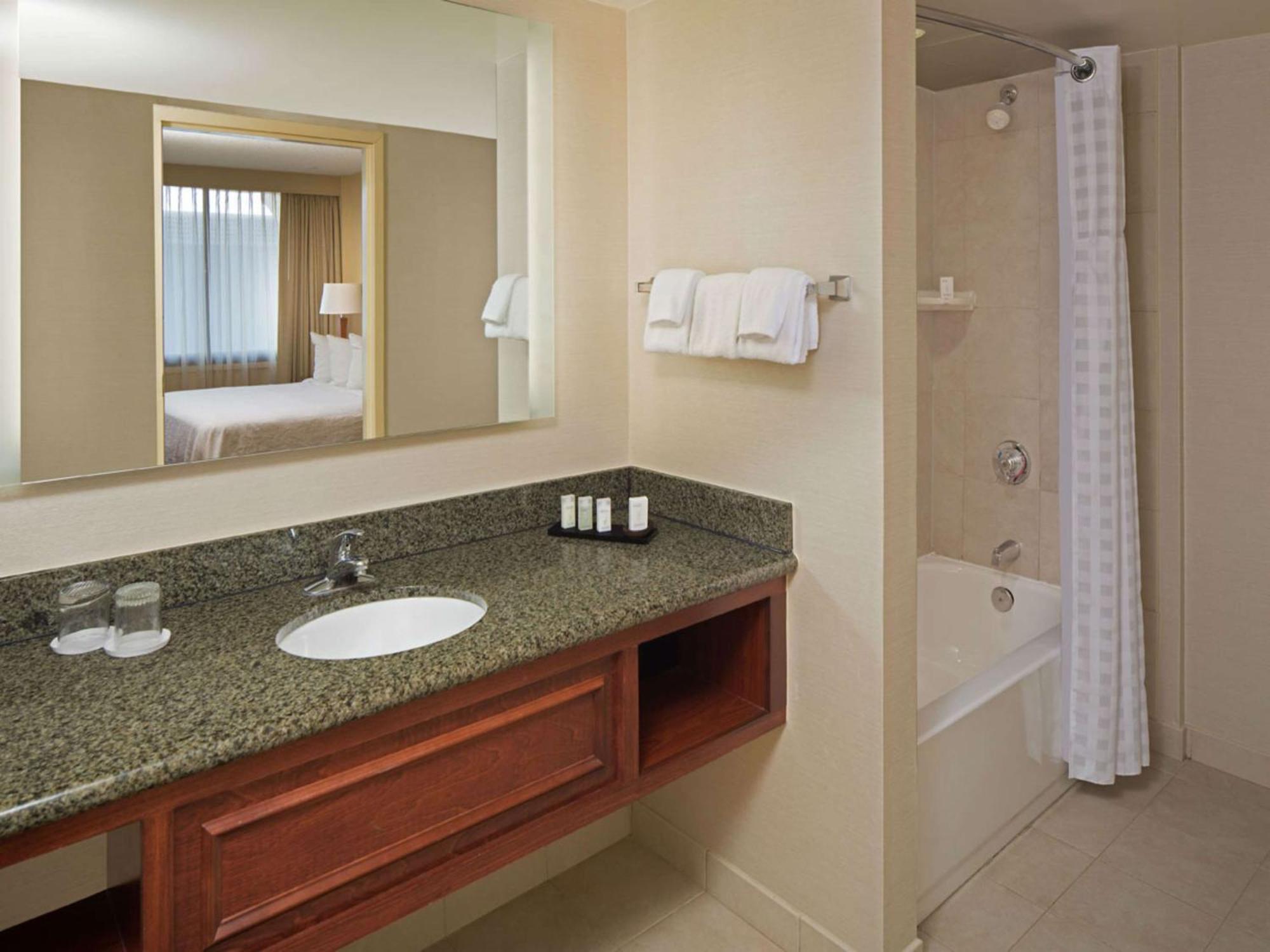 Embassy Suites Winston-Salem Zewnętrze zdjęcie