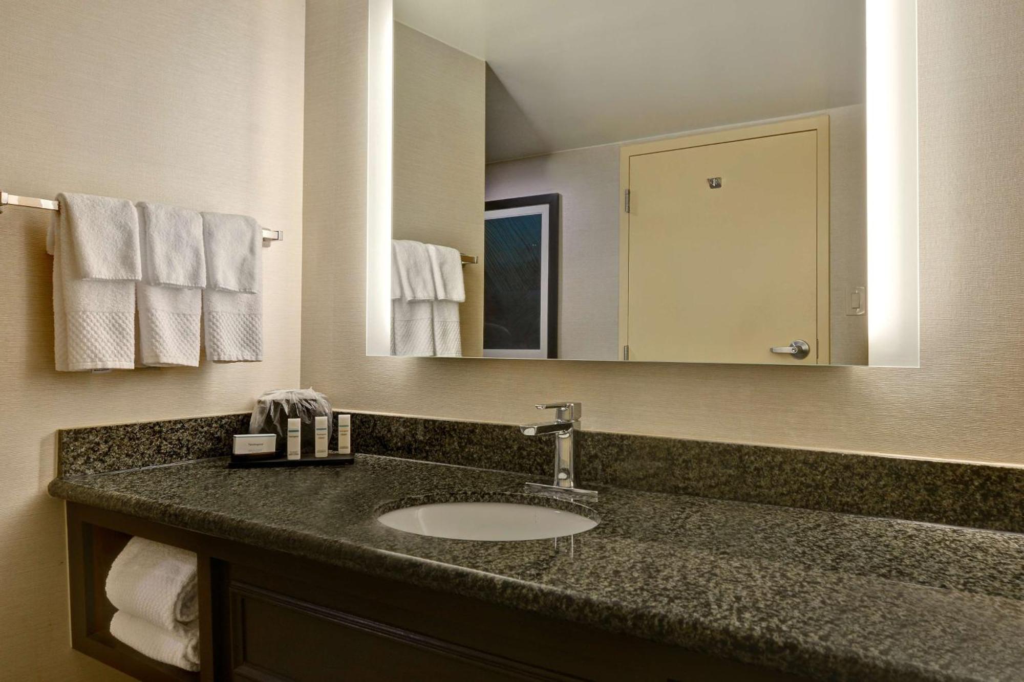 Embassy Suites Winston-Salem Zewnętrze zdjęcie