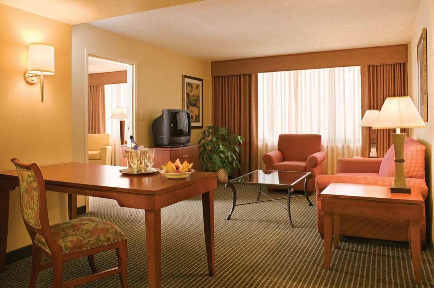 Embassy Suites Winston-Salem Zewnętrze zdjęcie